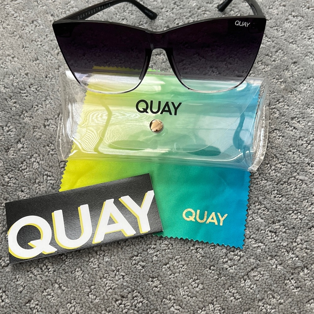 Quay Black-lilac  Sunglasses with Case